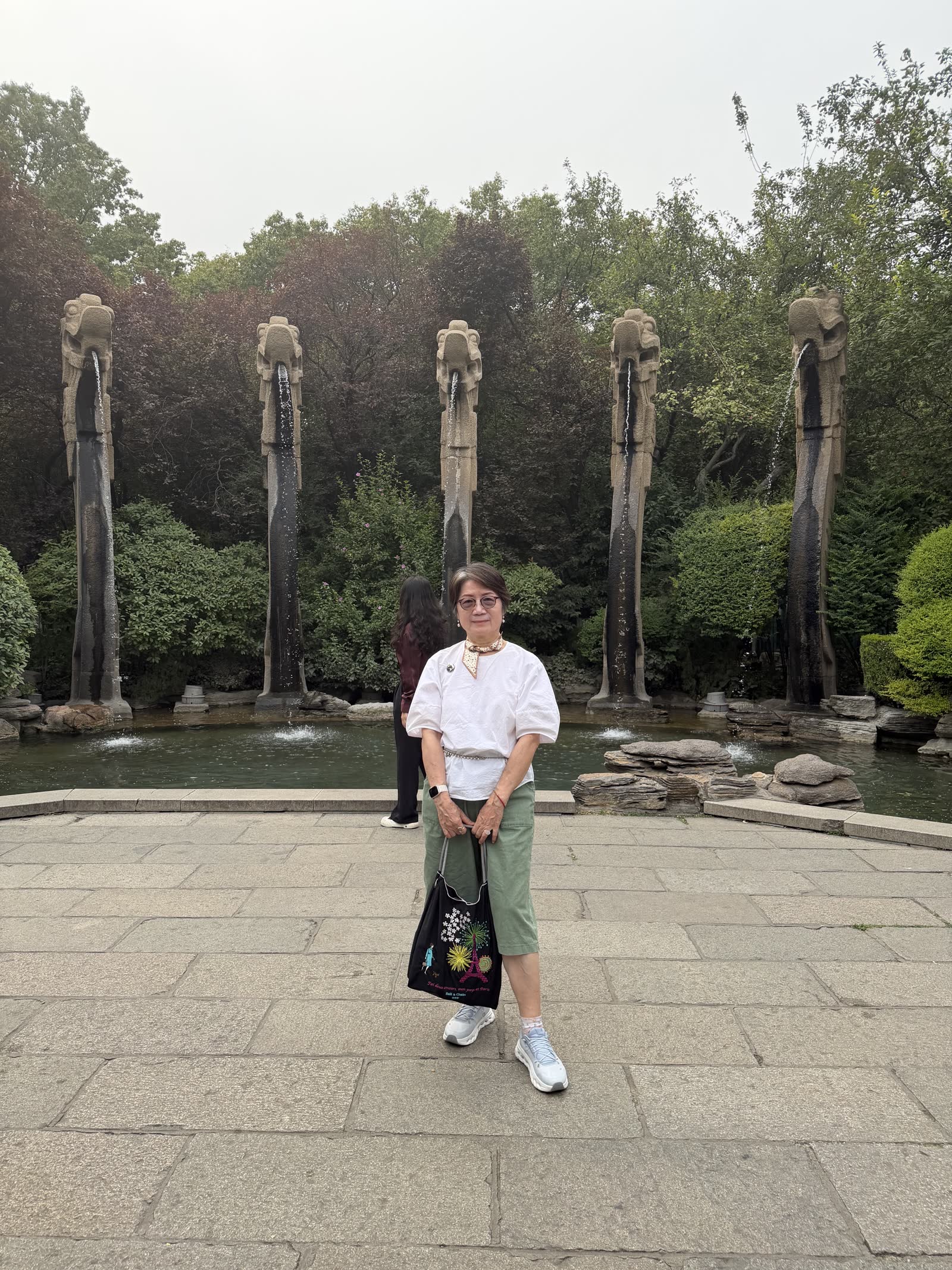 五龍潭五龍噴水